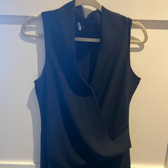 Black jumpsuit with flowy pant legs - Picture 3 of 4